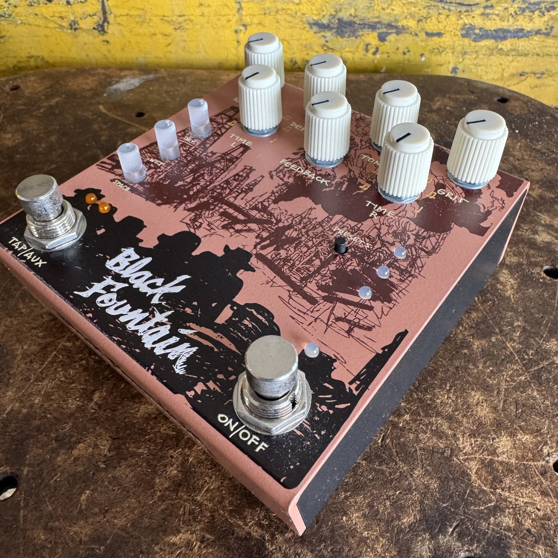 Old Blood Noise Endeavors Black Fountain Stereo - Terracotta