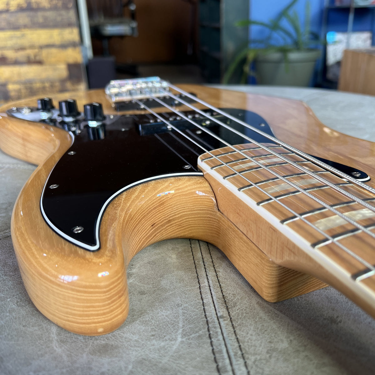 Fender Crafted in Japan (CIJ) 1975 Reissue Jazz Bass (JB75) – Natural Ash with Maple Neck (2004-2005)