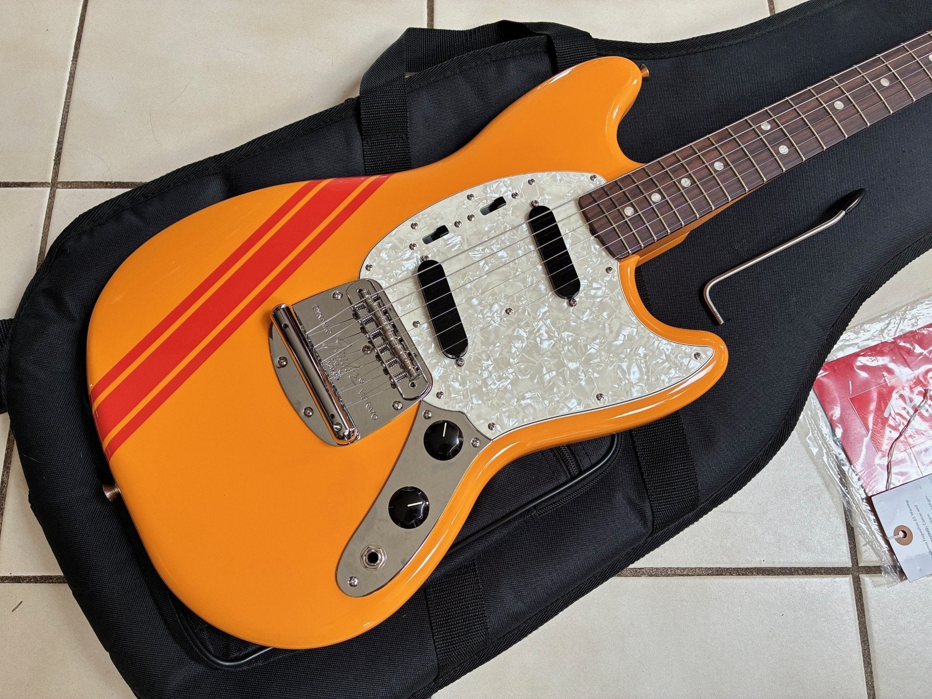 2024 Fender Mustang - Vinterra 2 Series - Competition Orange - Mint