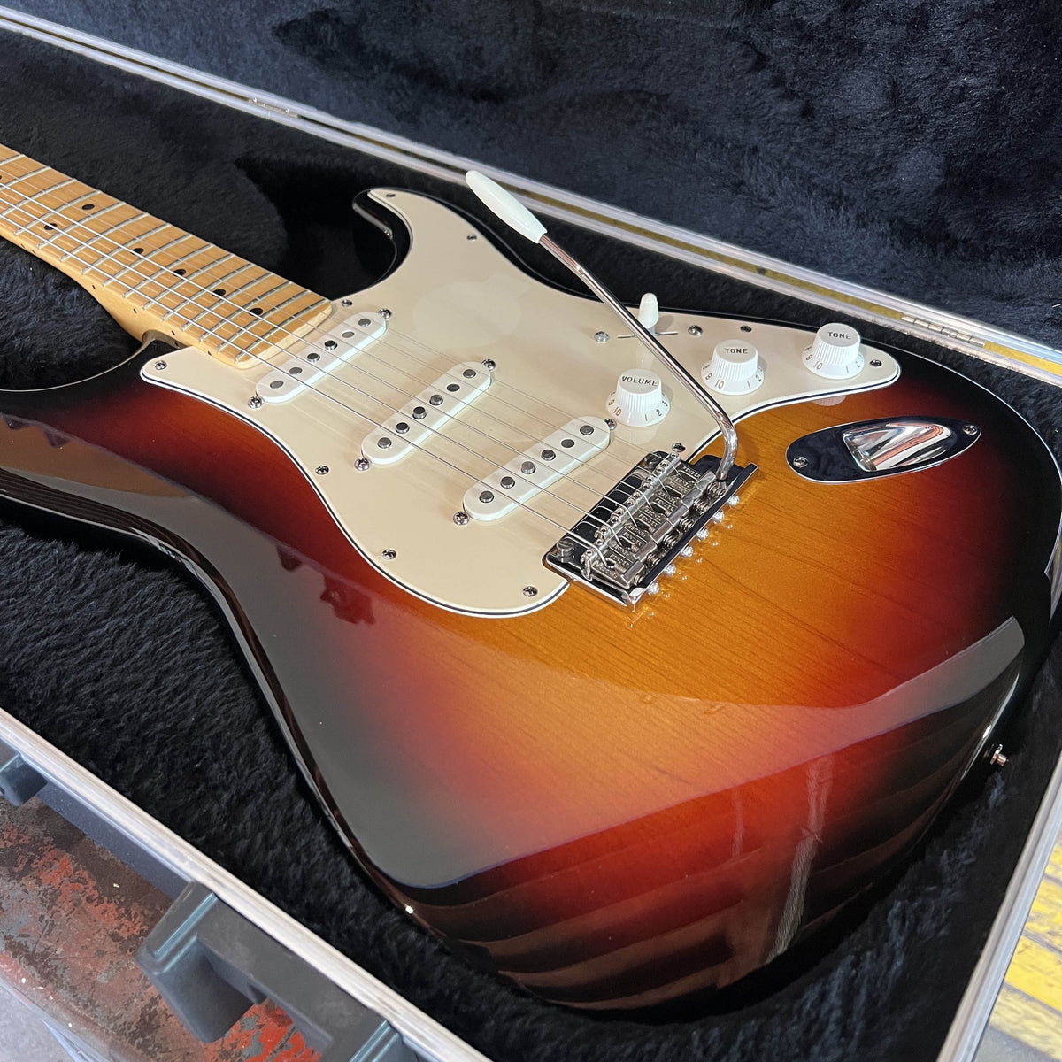 2008 Fender American Standard Stratocaster – 3-Color Sunburst with Maple Fingerboard (Excellent Condition)