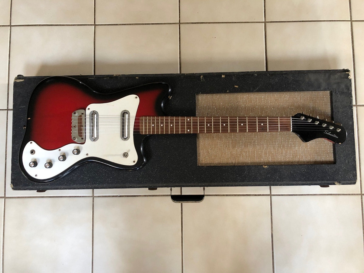 Vintage 1960’s Silvertone 1452 Hornet Guitar in Amp Case