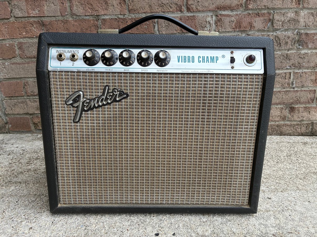 Vintage 1976 Fender Vibro Champ Guitar Amplifier - 100% Original