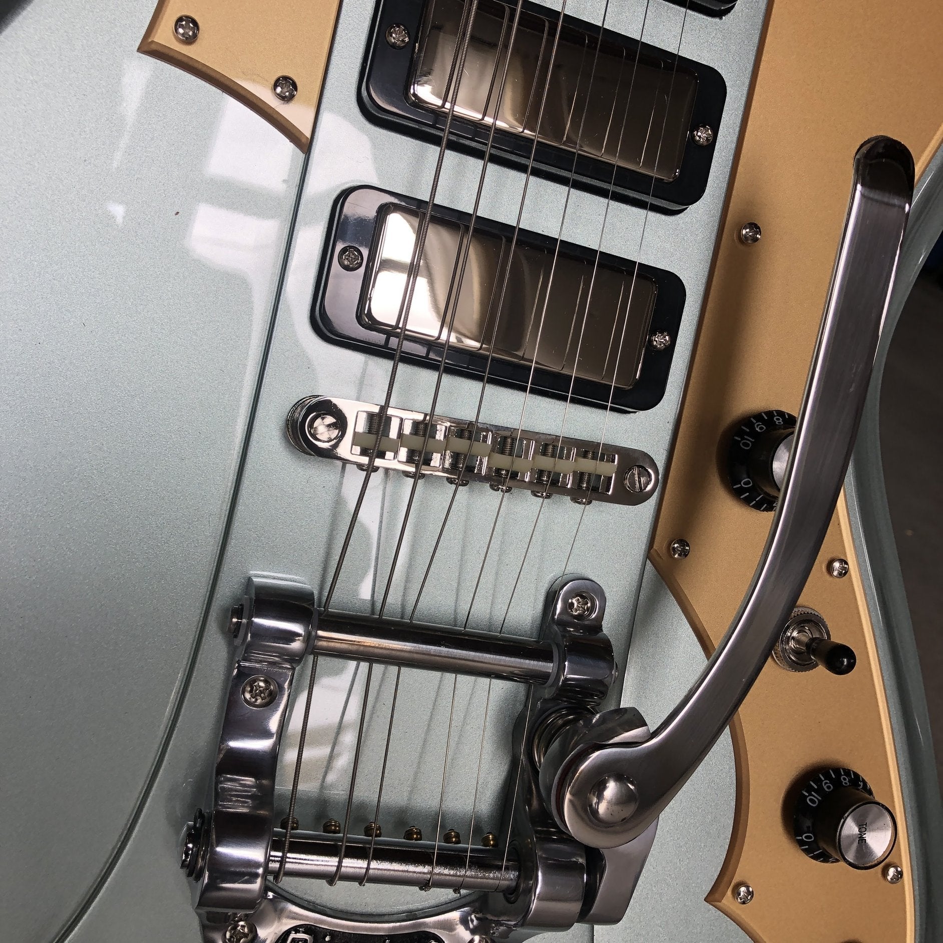 Rivolta Guitars Mondata XVIII - Ice Blue Metallic