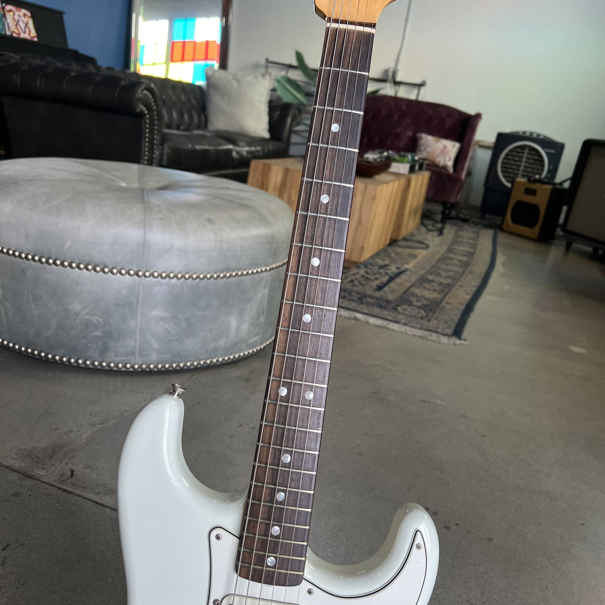Fender American Vintage '65 Stratocaster, Round-Lam Rosewood Fingerboard, Olympic White
