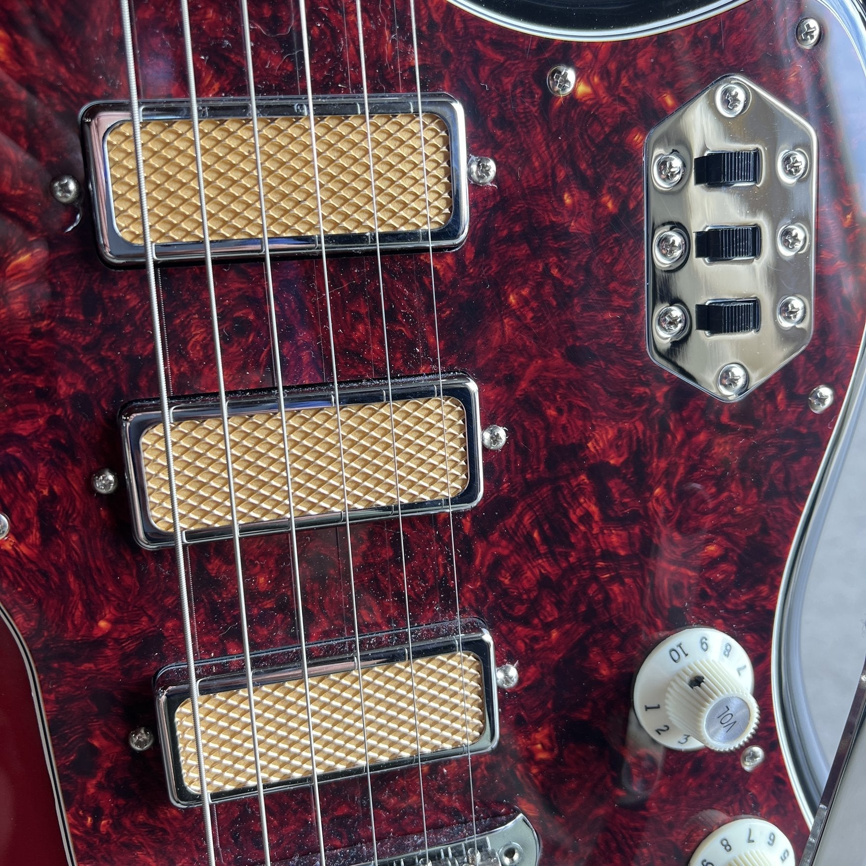 2023 Fender Gold Foil Jazzmaster - Candy Apple Burst