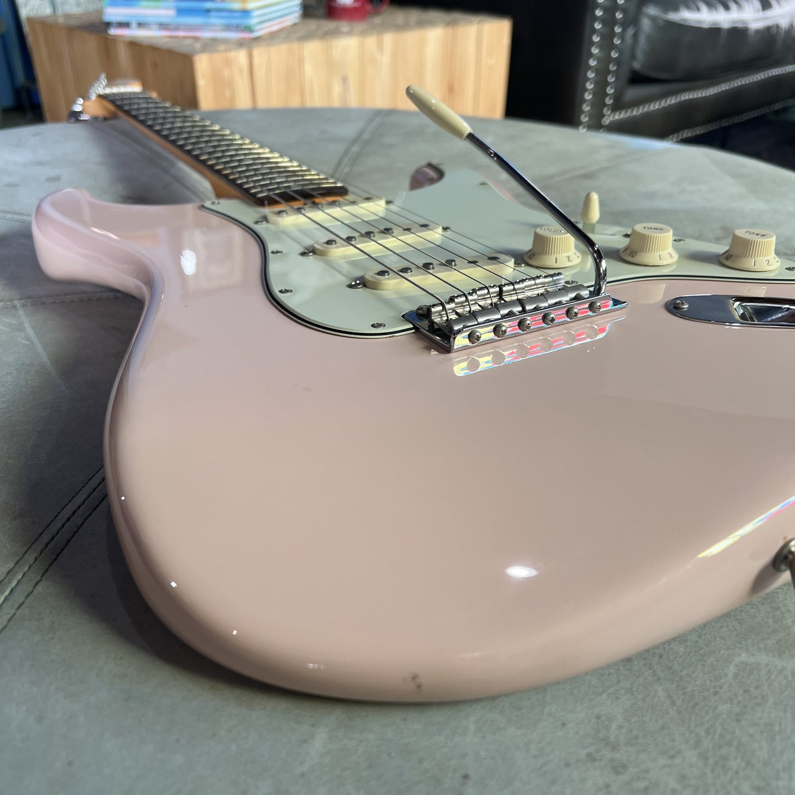 2022 Fender American Original '60s Stratocaster - Shell Pink