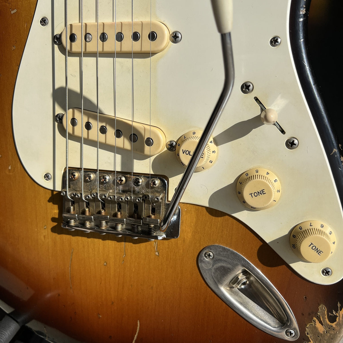 Shabat Guitars Lynx SSS - 2-Tone Sunburst