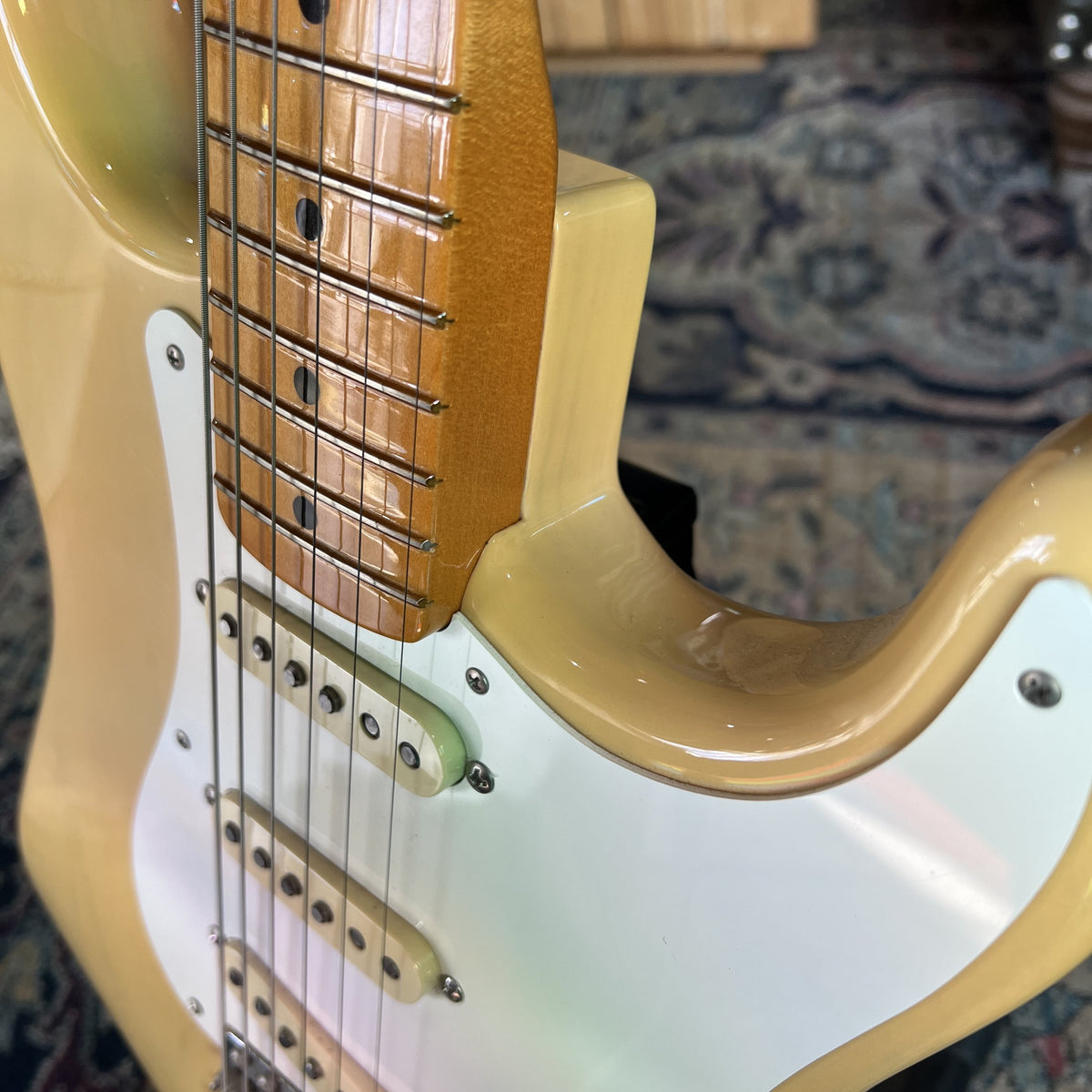 Fender American Vintage II 1957 Stratocaster – Ash Body, Vintage Blonde