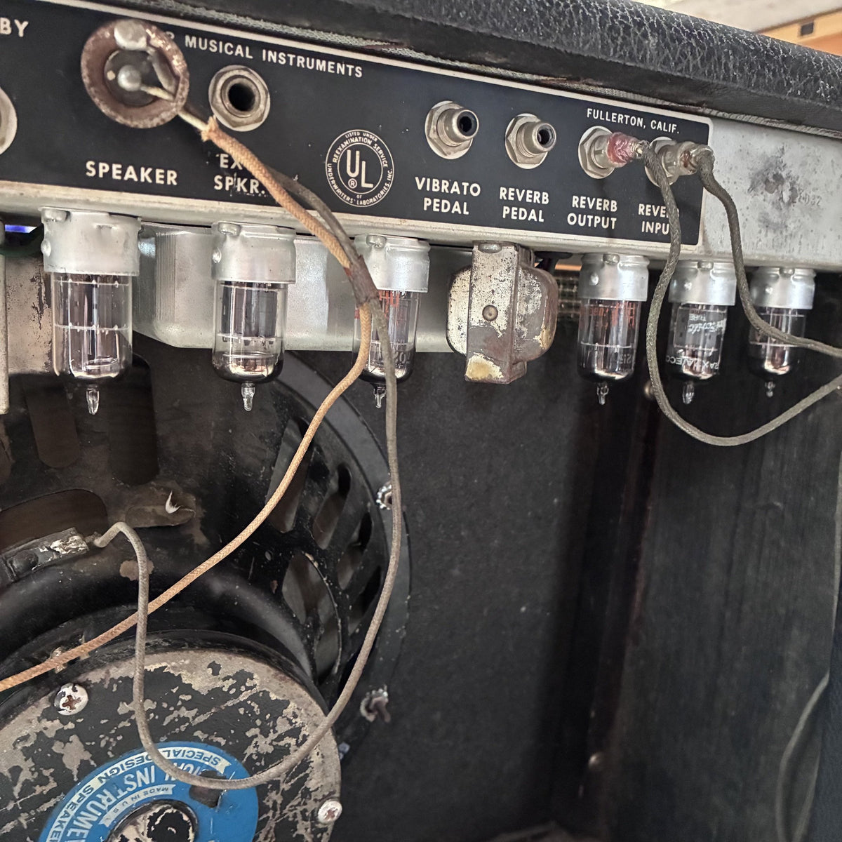 Vintage 1967 Fender Deluxe Reverb Guitar Amplifier