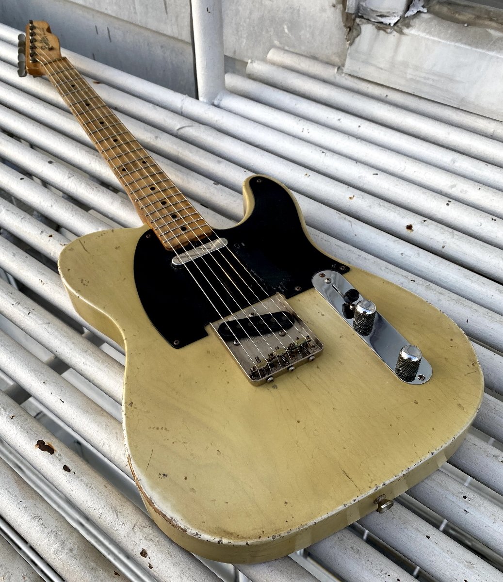 Revelator Guitars - &#39;54 Retrosonic T-Style - Black Guard - Transition Blonde