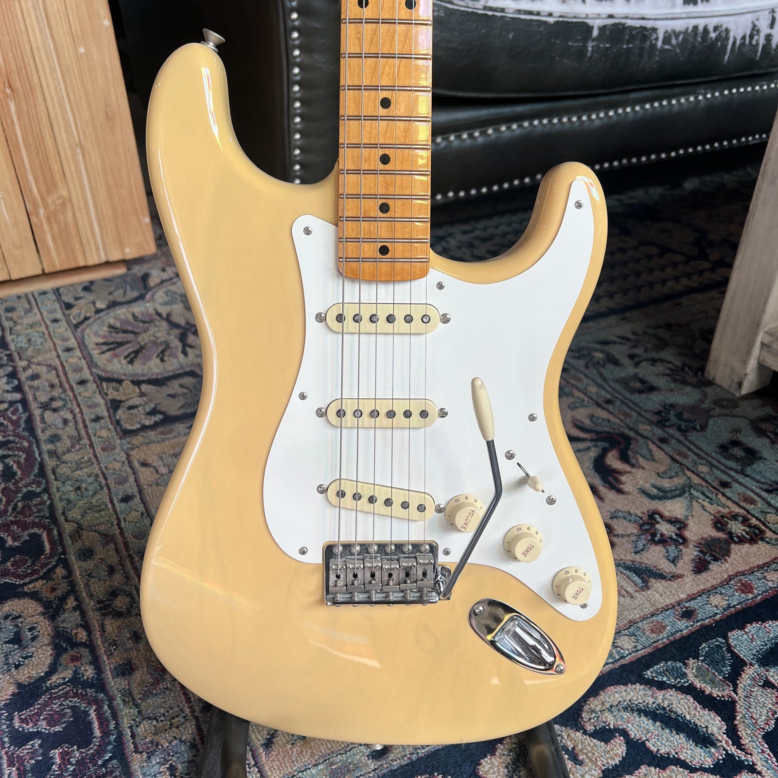 Fender American Vintage II 1957 Stratocaster – Ash Body, Vintage Blonde
