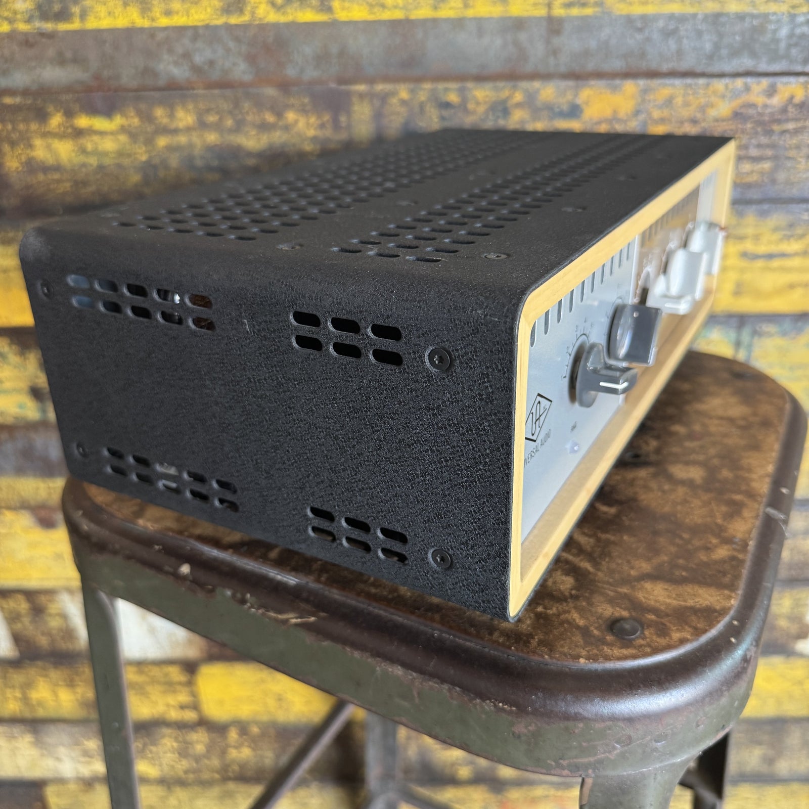 Universal Audio OX Stomp Dynamic Speaker Emulator