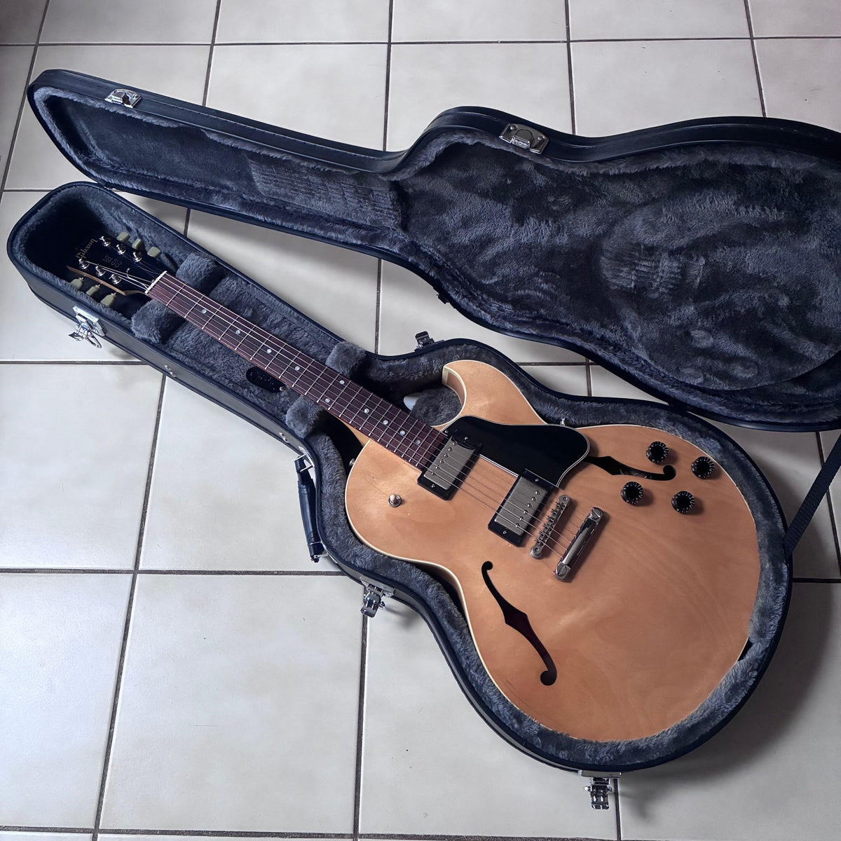 Vintage 2003 Gibson ES-135 w/Case – Excellent Playability – Original Finish