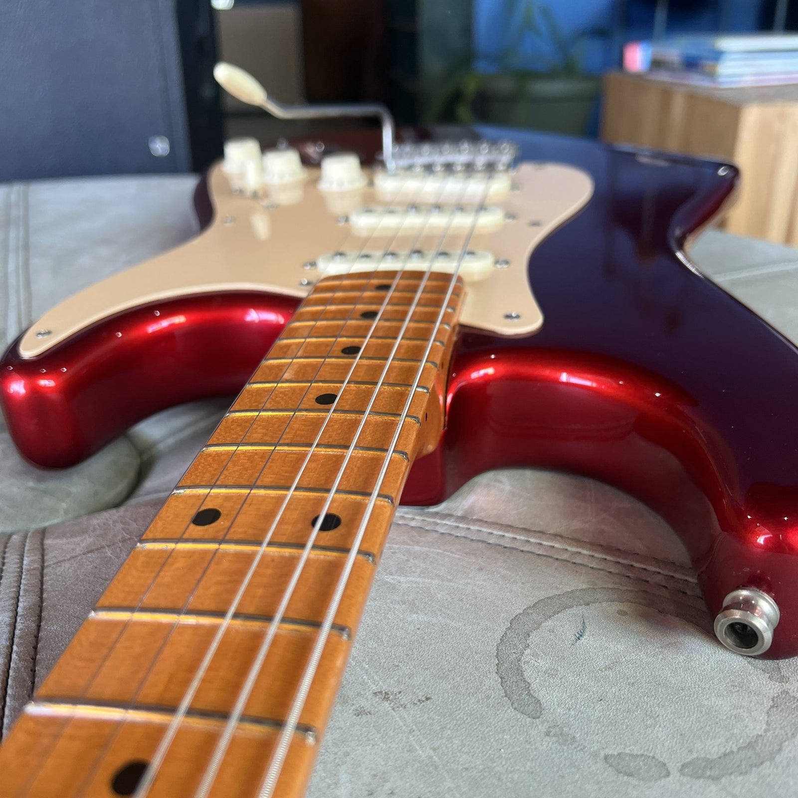 Fender Eric Johnson Signature Stratocaster – Candy Apple Red – Serial EJ02082
