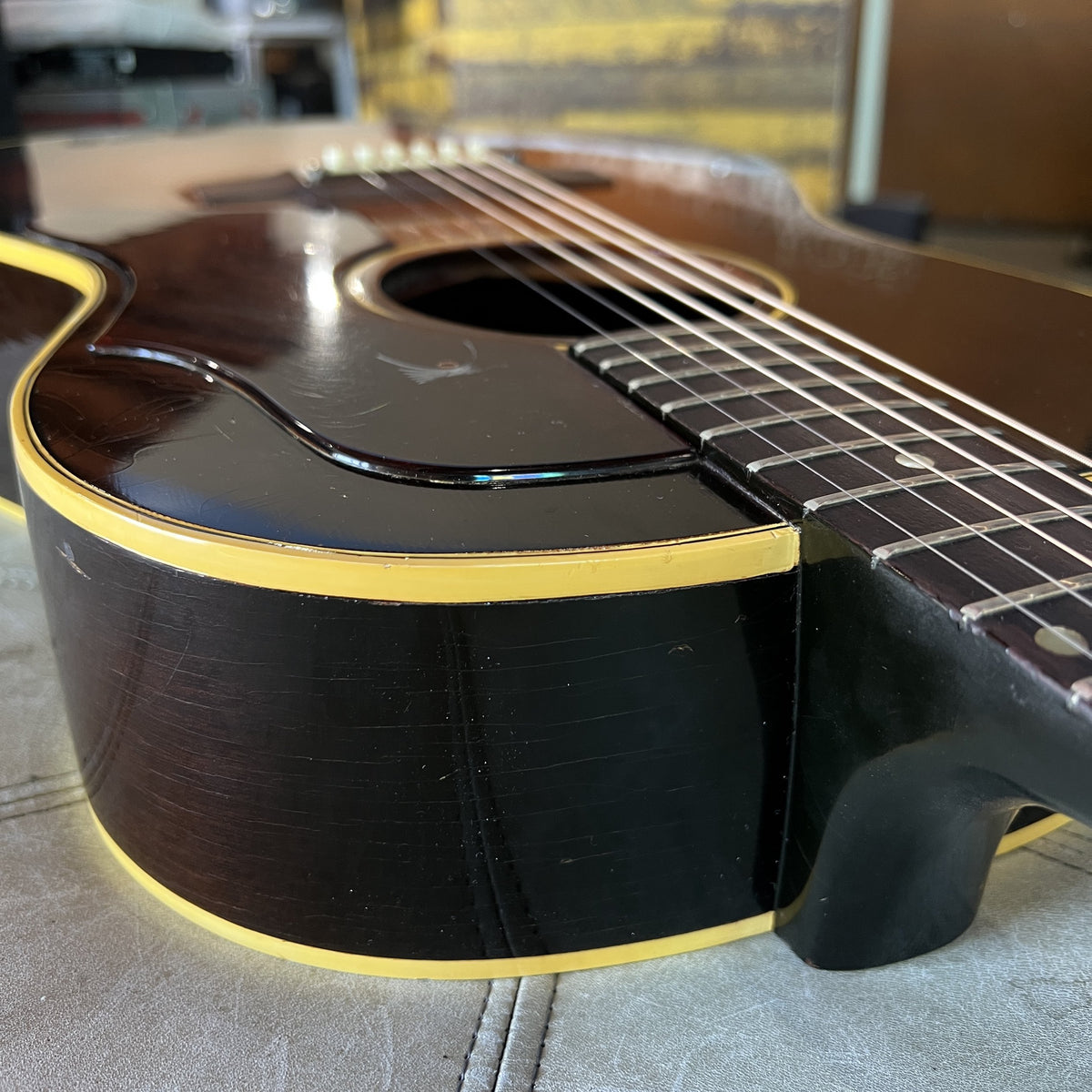 Vintage 1968 Gibson B-25 Acoustic Guitar – Sunburst (Original Case)