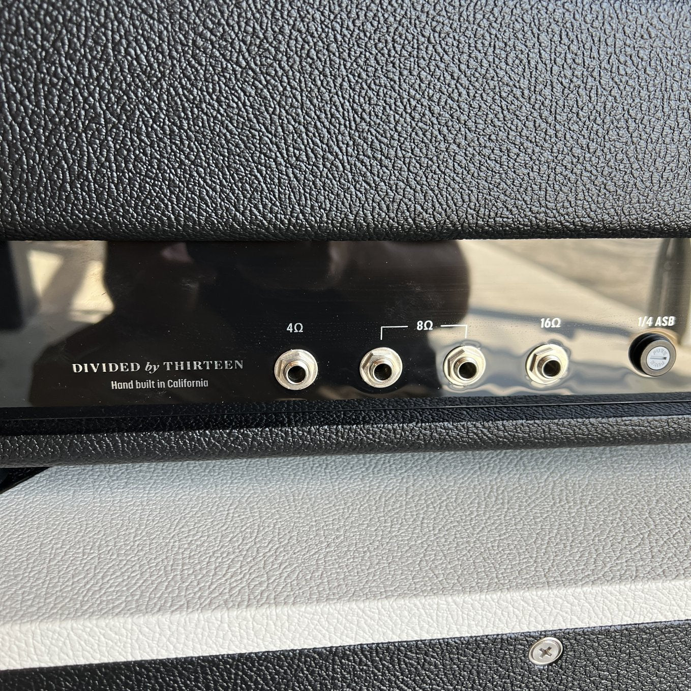 Divided by 13 JRT 9/15 Head - Black Bronco Tolex / Cream V