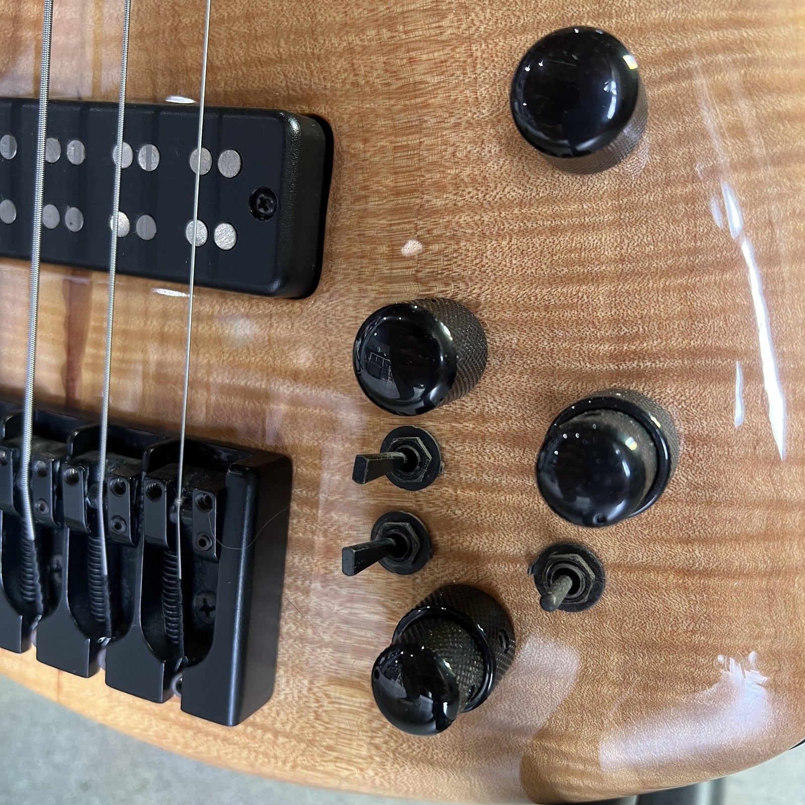 Keith B. Roscoe SKB-3006 Custom 6 String Bass Guitar
