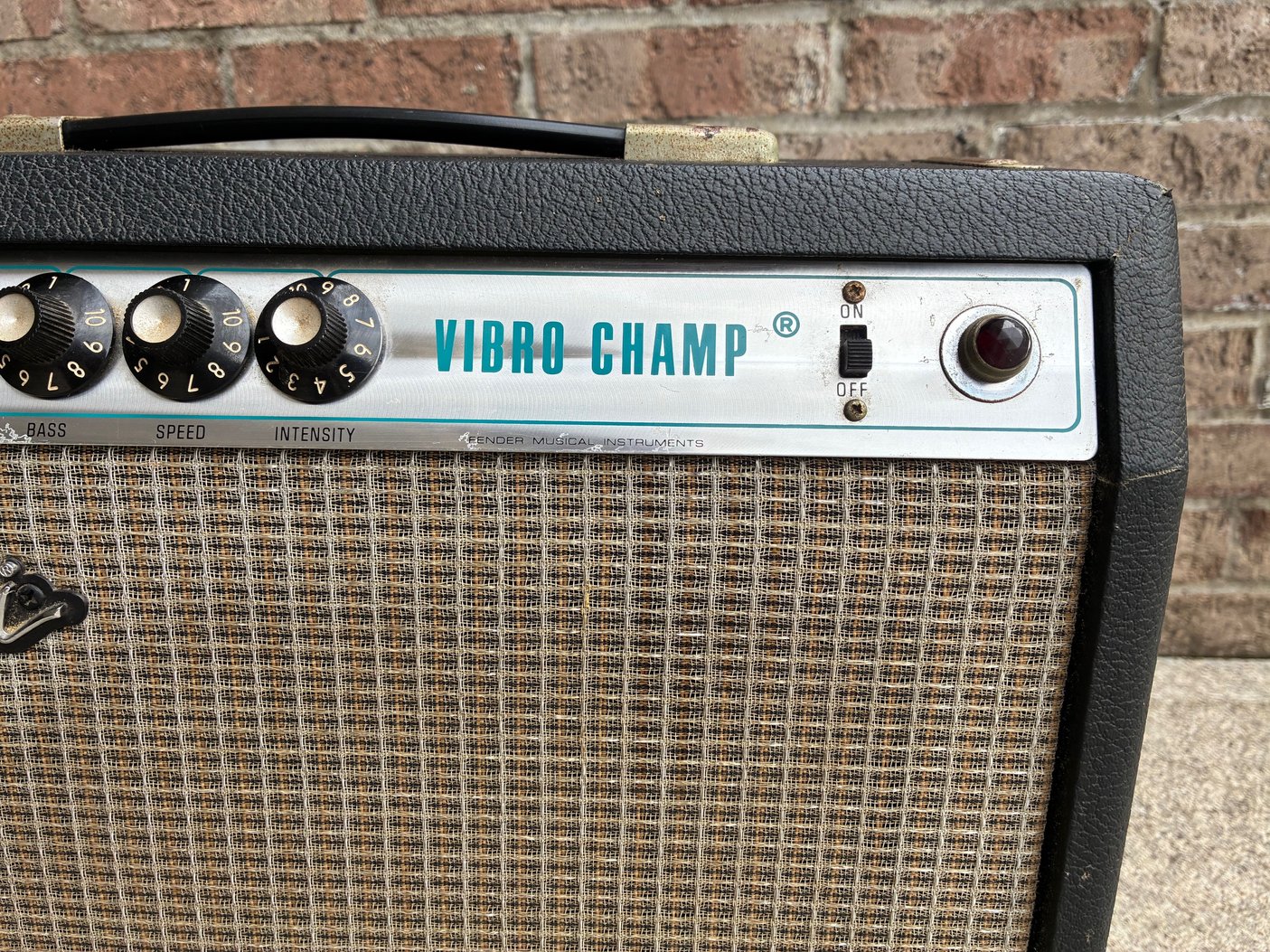 Vintage 1976 Fender Vibro Champ Guitar Amplifier - 100% Original