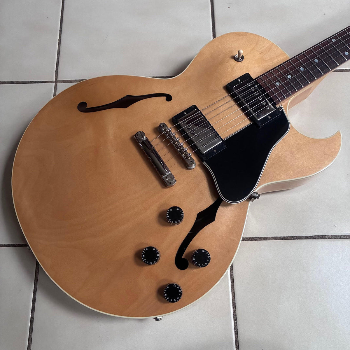 Vintage 2003 Gibson ES-135 w/Case – Excellent Playability – Original Finish
