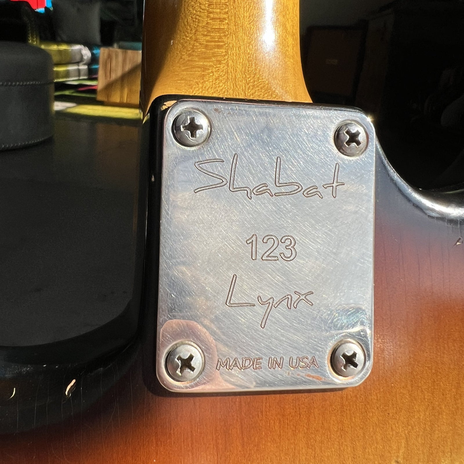 Shabat Guitars Lynx SSS - 2-Tone Sunburst