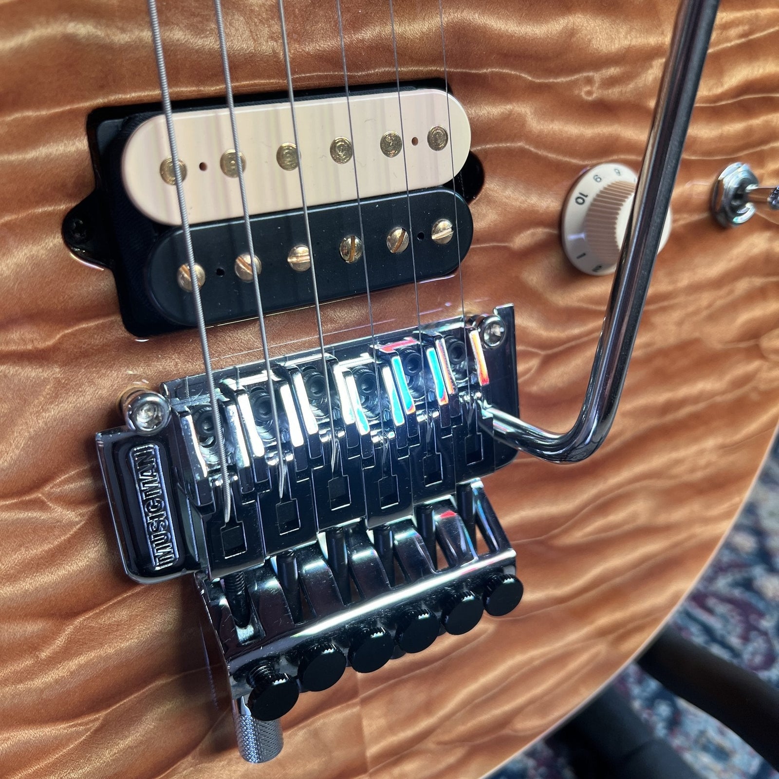 Ernie Ball Family Reserve Music Man Axis Double Trouble - Quilted Translucent Gold