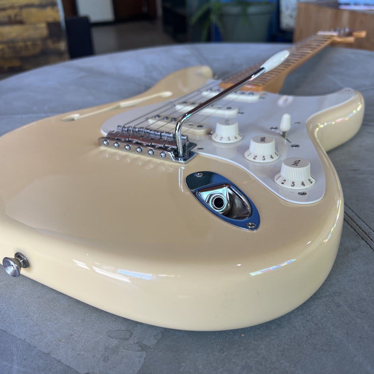 2018 Fender Eric Johnson Signature Stratocaster Thinline - Vintage White