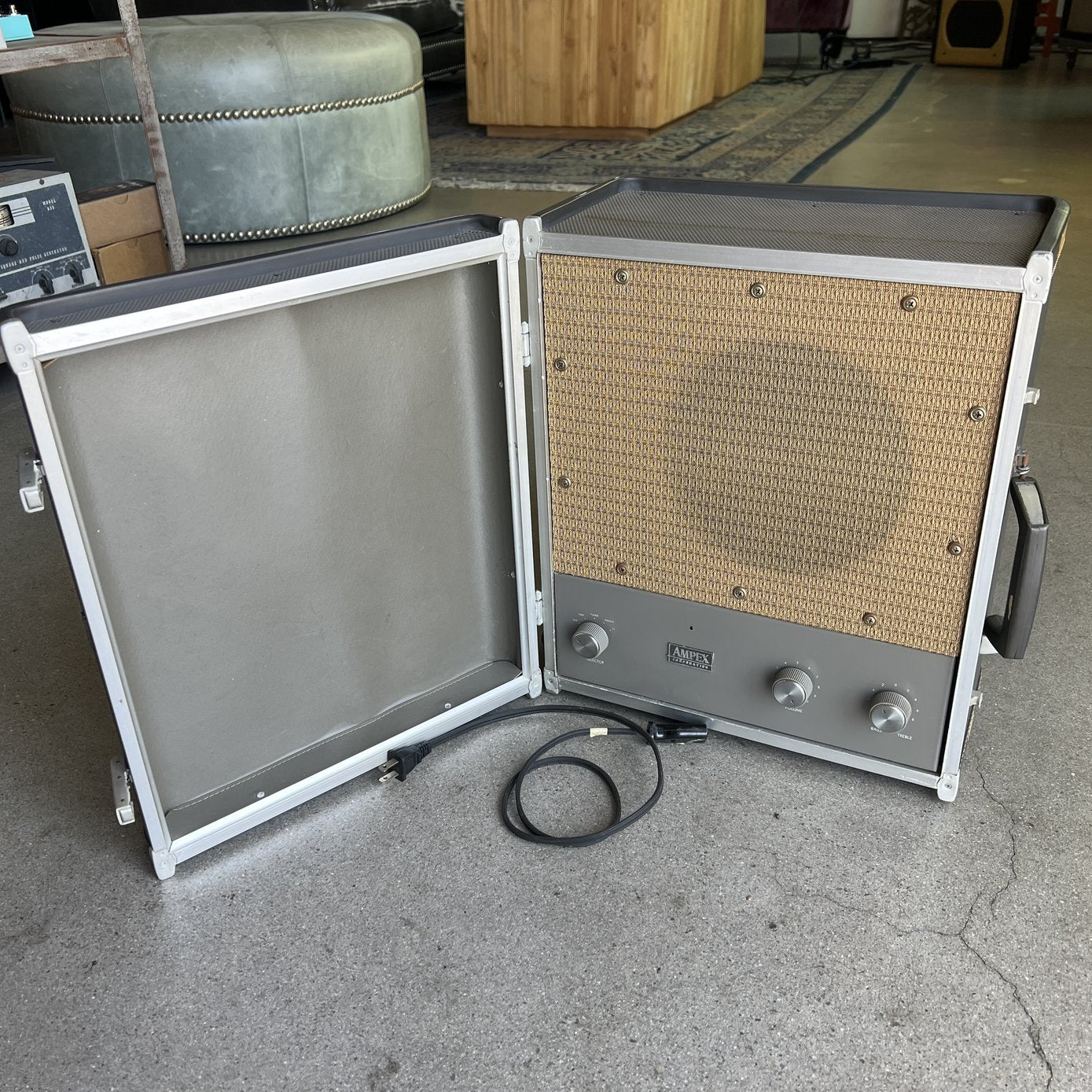 Ampex Stereo 2010 Vintage Suitcase Style Tube Amplifier