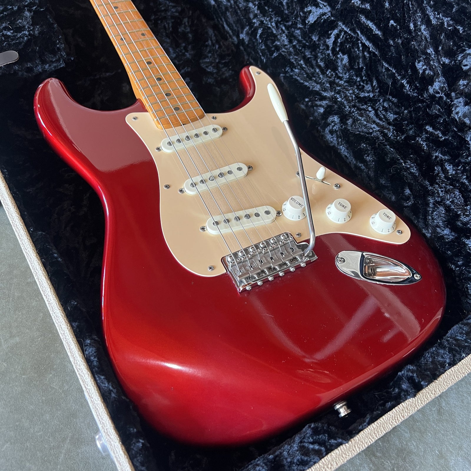 Fender Eric Johnson Signature Stratocaster – Candy Apple Red – Serial EJ02082