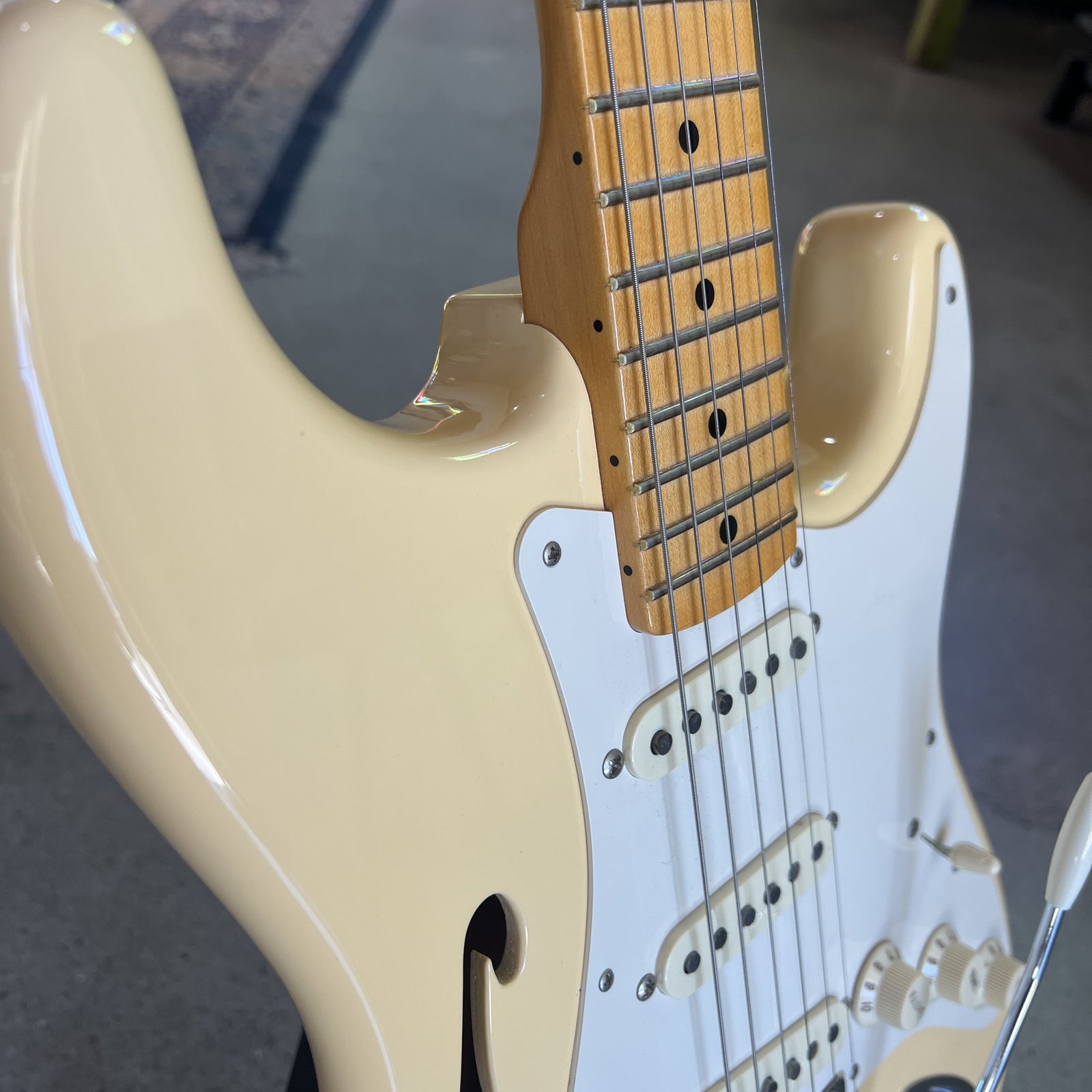 2018 Fender Eric Johnson Signature Stratocaster Thinline - Vintage White
