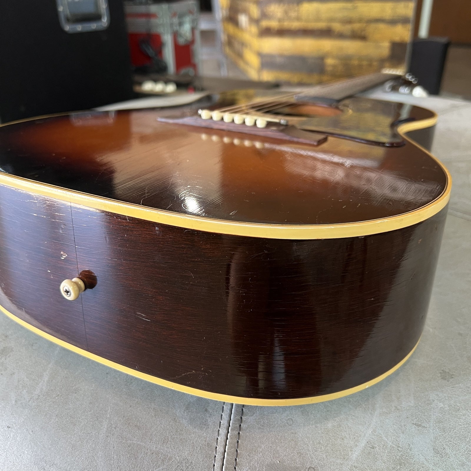 Vintage 1968 Gibson B-25 Acoustic Guitar – Sunburst (Original Case)