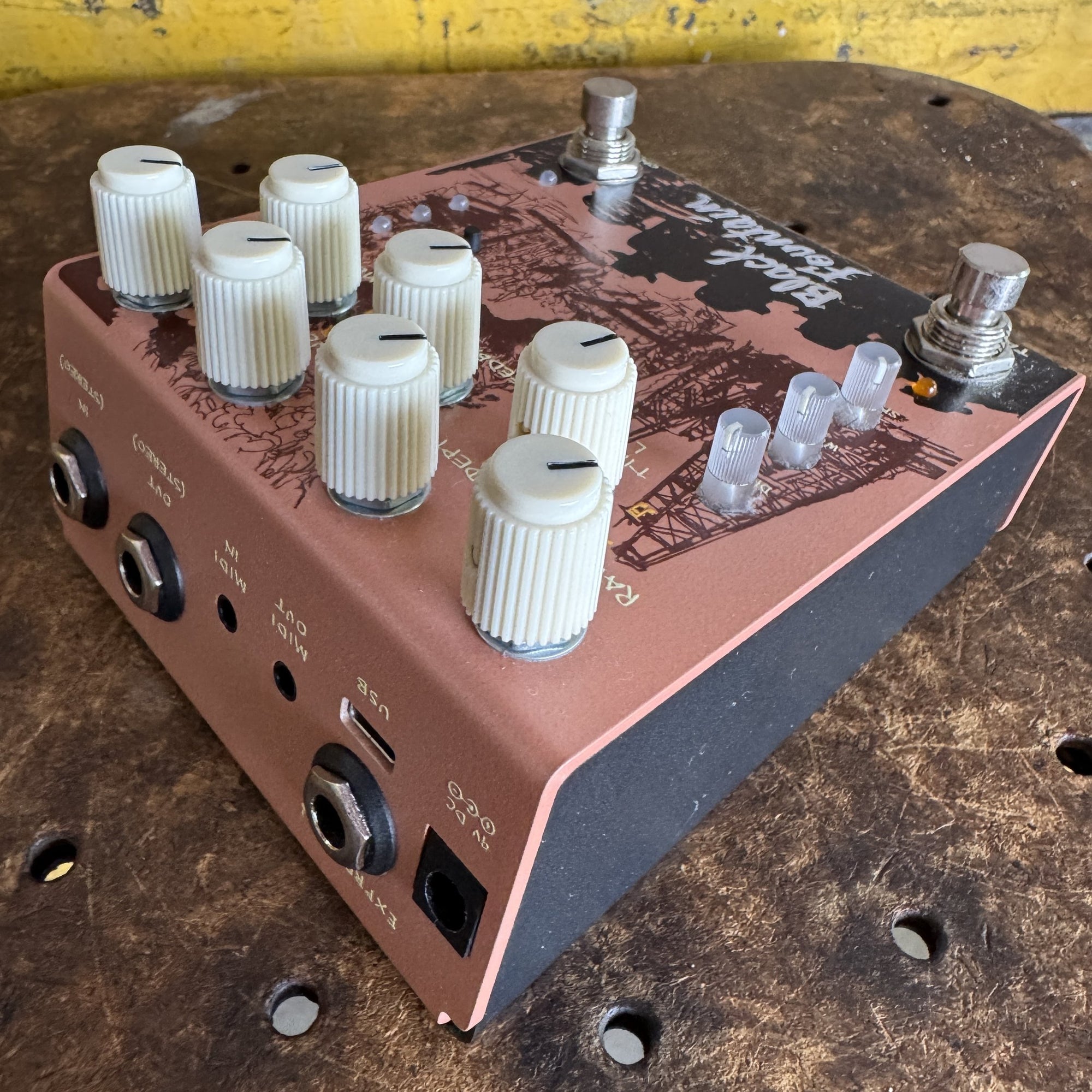Old Blood Noise Endeavors Black Fountain Stereo - Terracotta