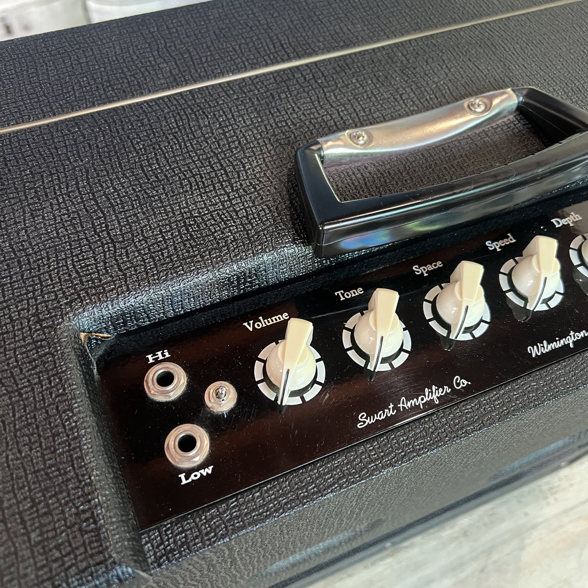 Swart MOD 84 15-Watt Tube Combo Amplifier – Black Tuxedo with Celestion Alnico Ruby