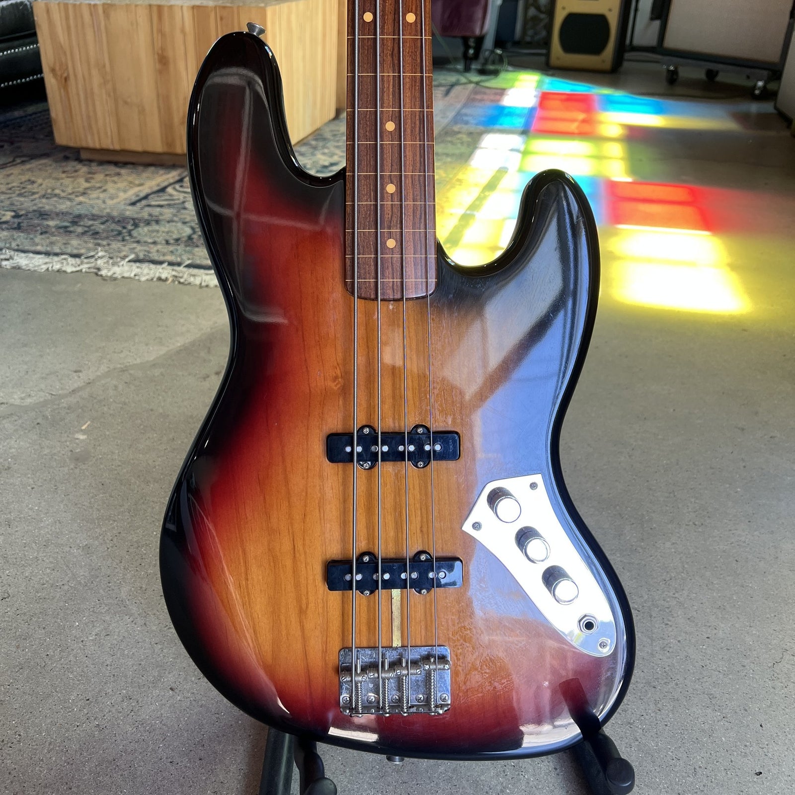 Jaco Pastorius Jazz Bass, Fretless, Pau Ferro Fingerboard, 3-Color Sunburst