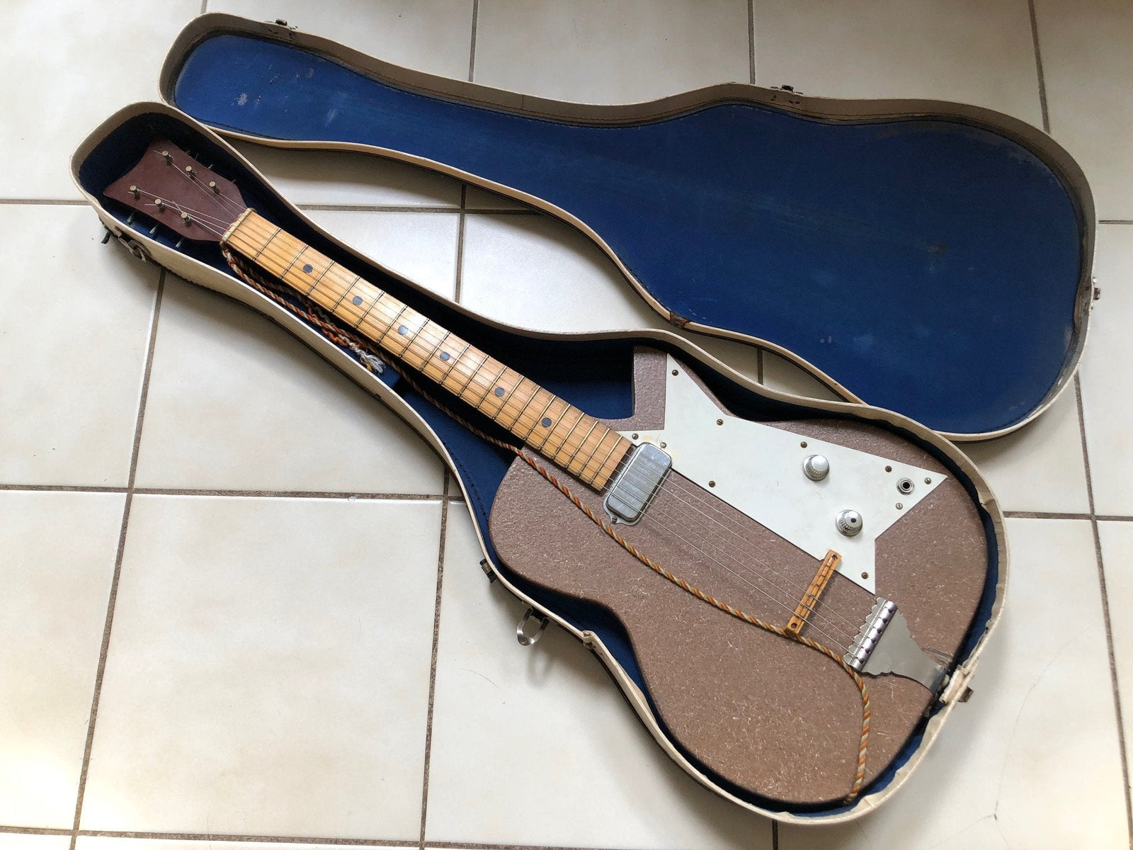 Vintage 1950’s Kay Sizzler guitar and case