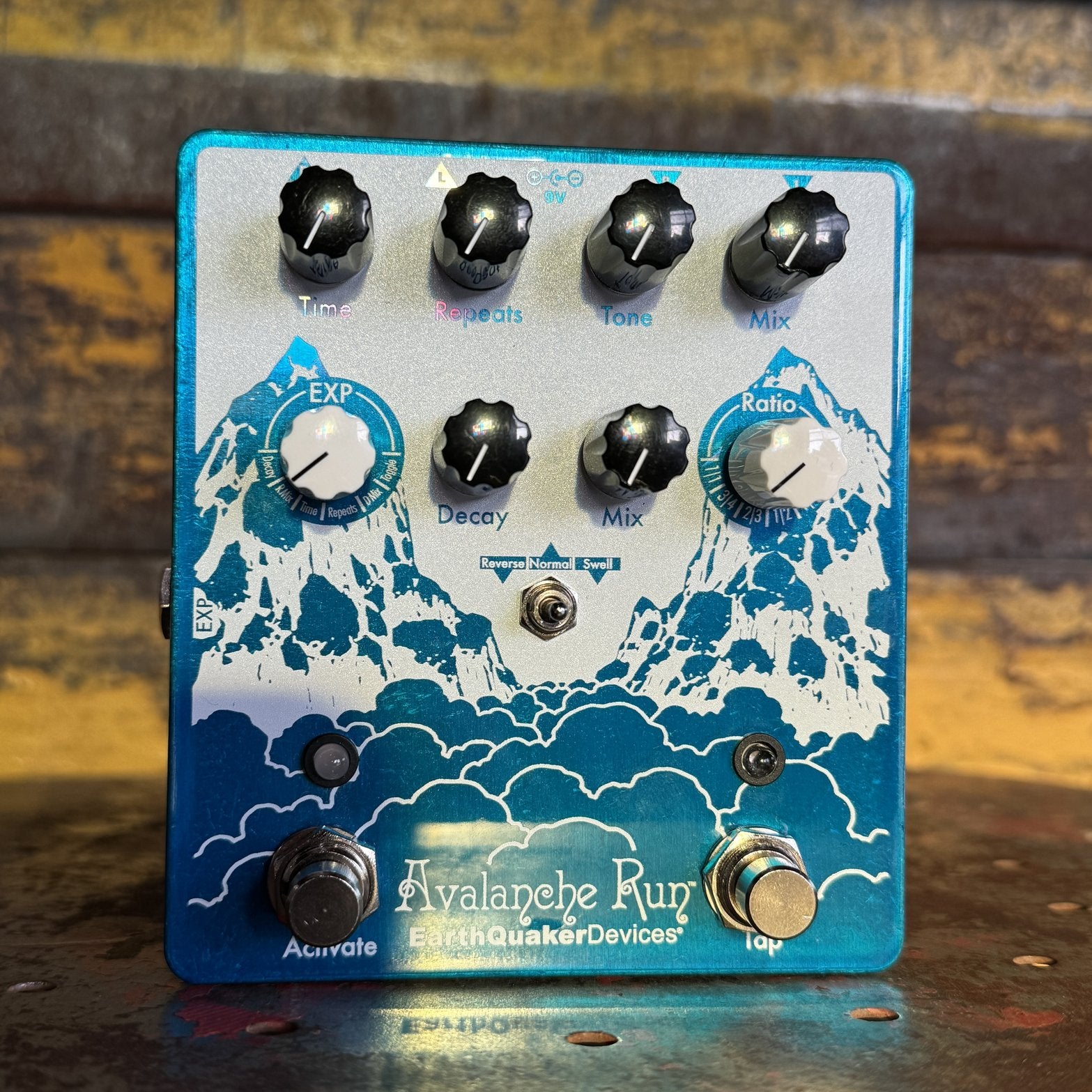 EarthQuaker Devices Avalanche Run Stereo Delay and Reverb V2