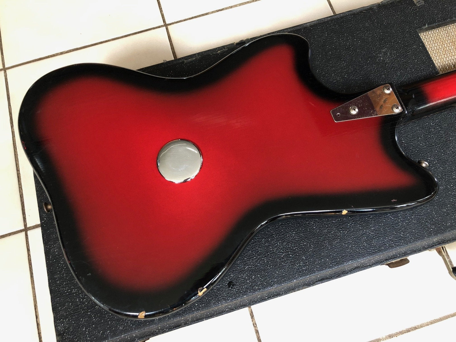 Vintage 1960’s Silvertone 1452 Hornet Guitar in Amp Case