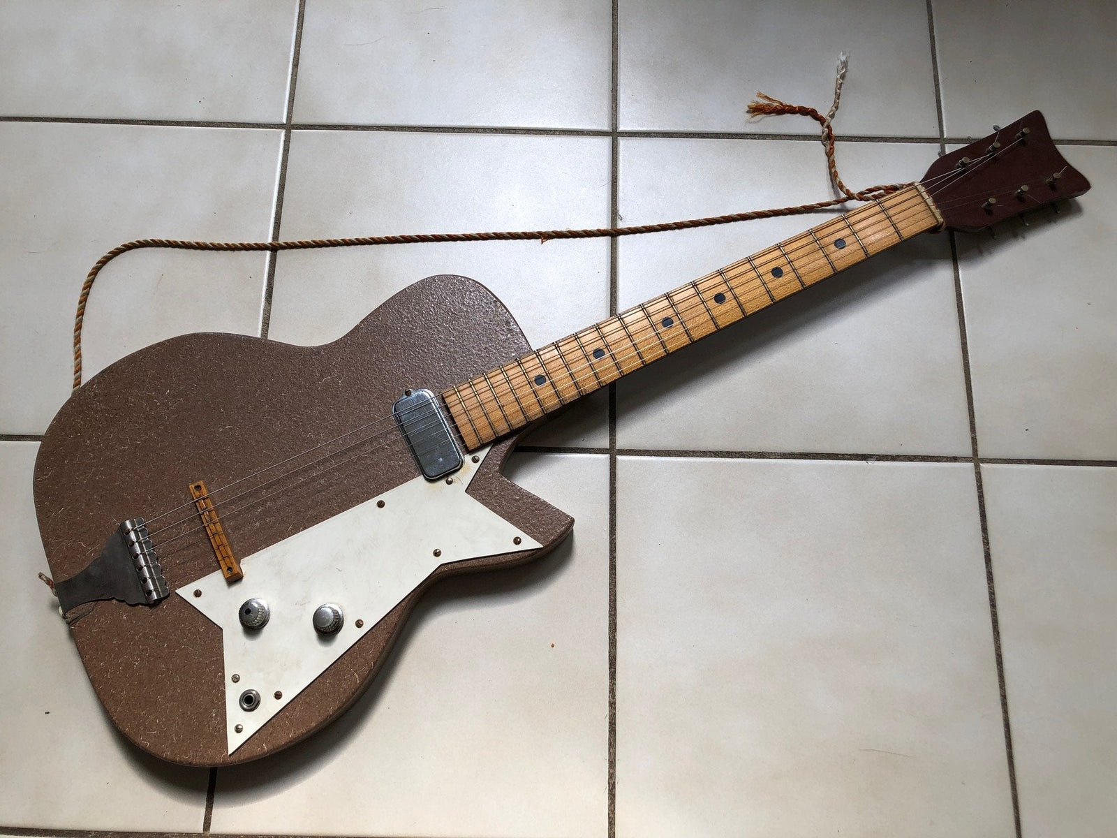 Vintage 1950’s Kay Sizzler guitar and case