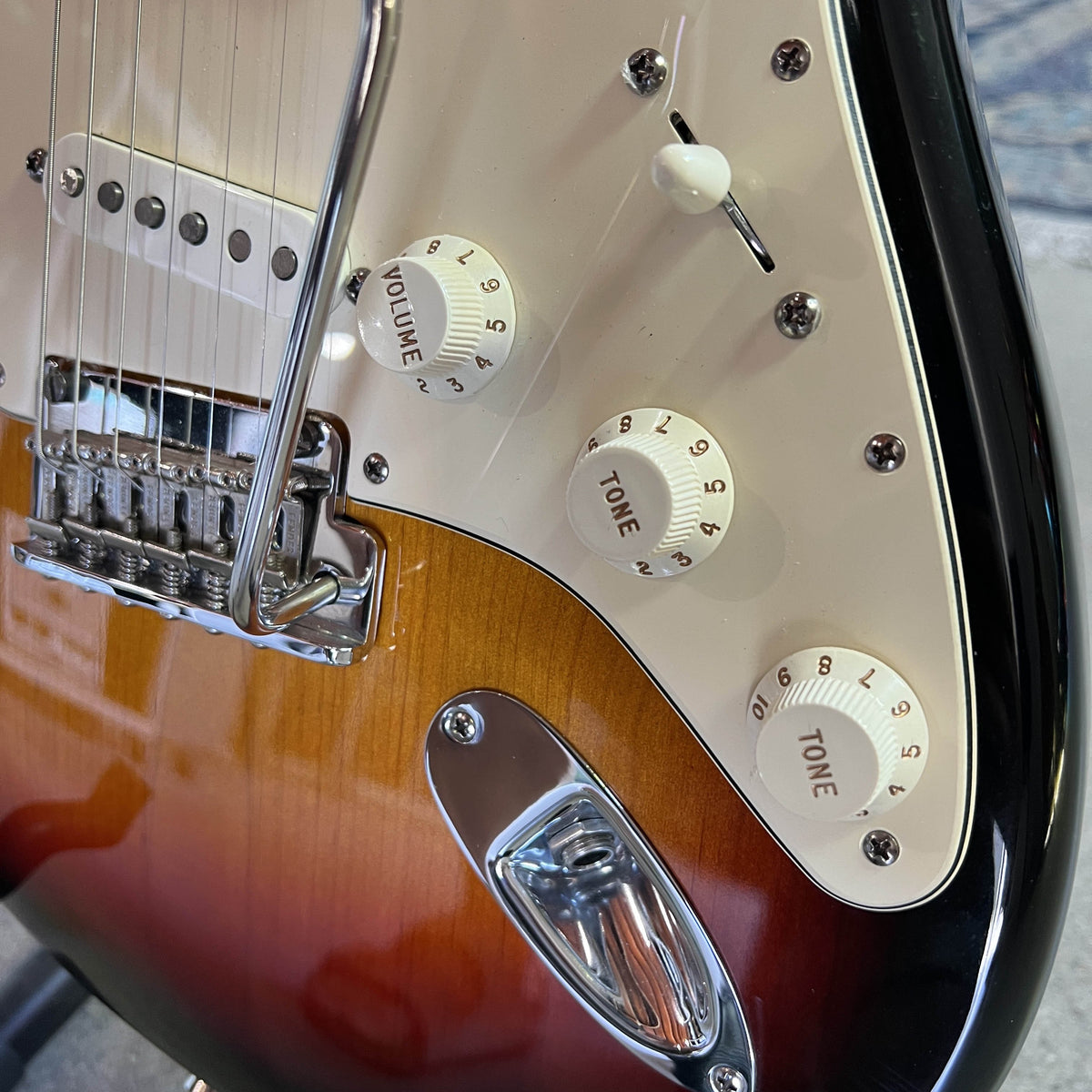 2008 Fender American Standard Stratocaster – 3-Color Sunburst with Maple Fingerboard (Excellent Condition)