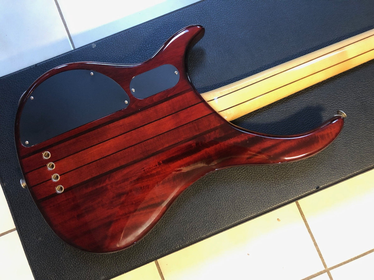 2010 Peavey Cirrus 4 bass guitar with active pickups