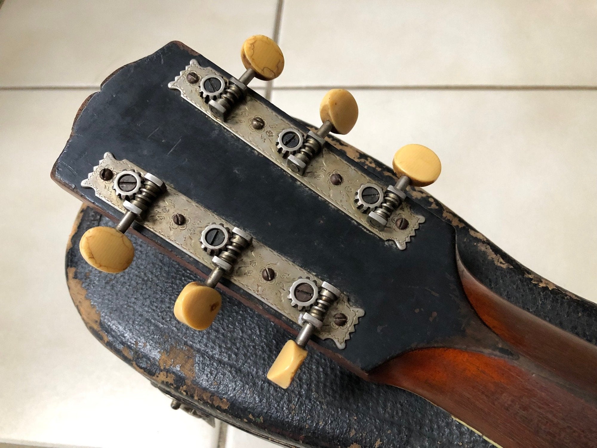Vintage 1920’s Gibson Style 0 Archtop Guitar and Case