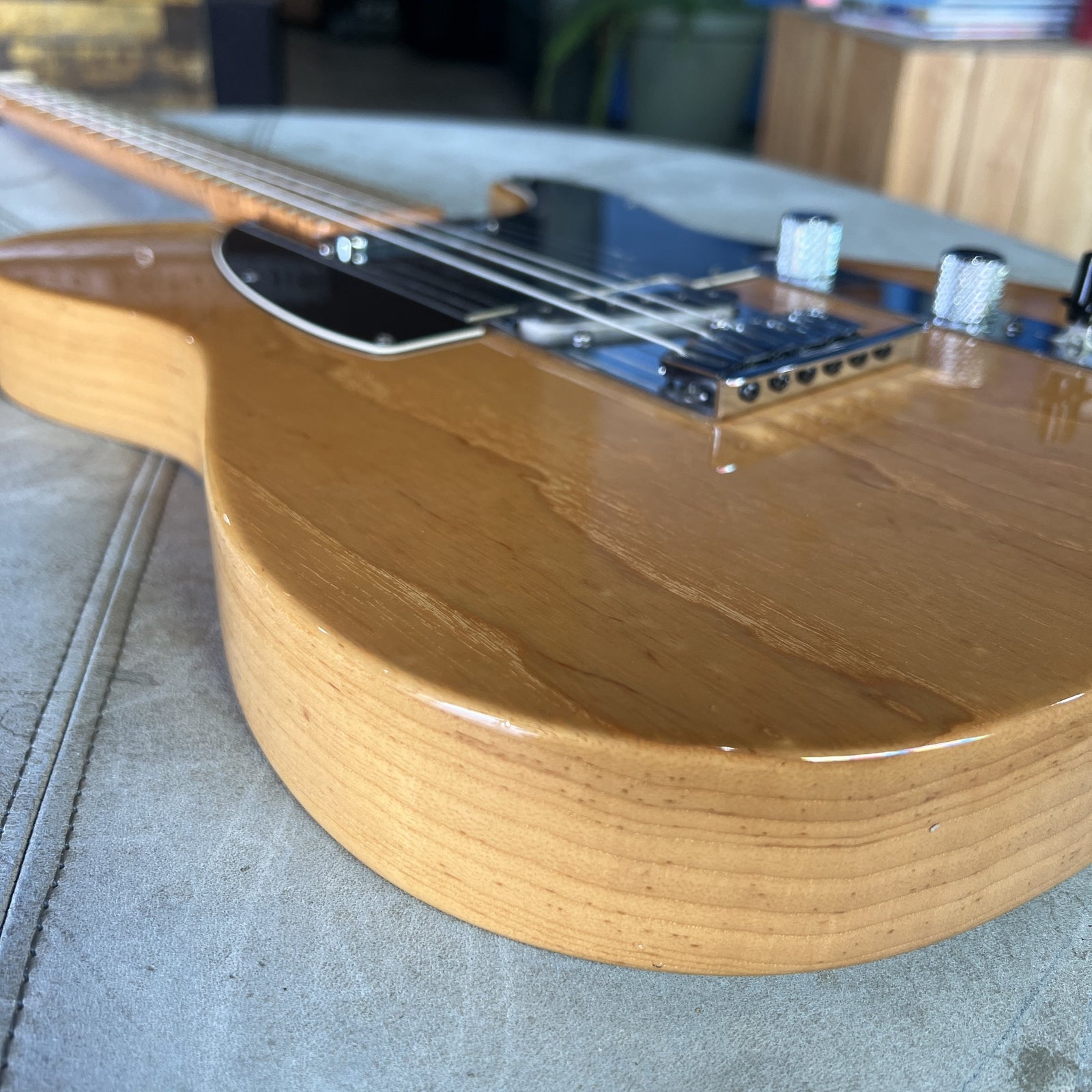 2006 Fender Custom Shop American Custom Telecaster – Natural with Figured Flame Maple Neck (7lbs 3.3oz)