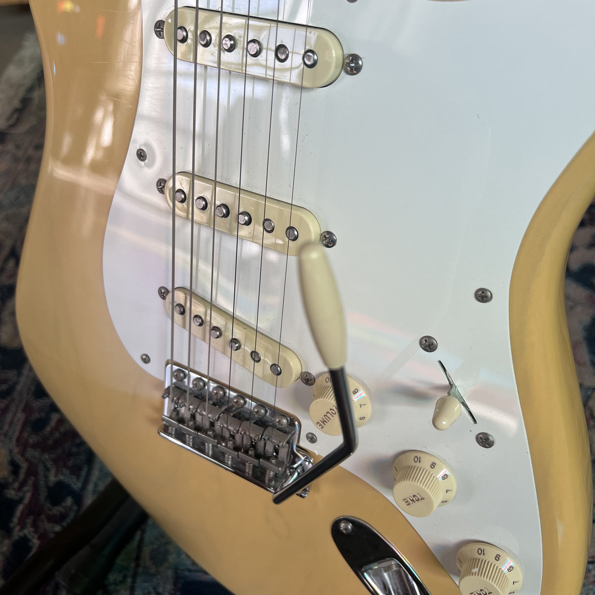 Fender American Vintage II 1957 Stratocaster – Ash Body, Vintage Blonde