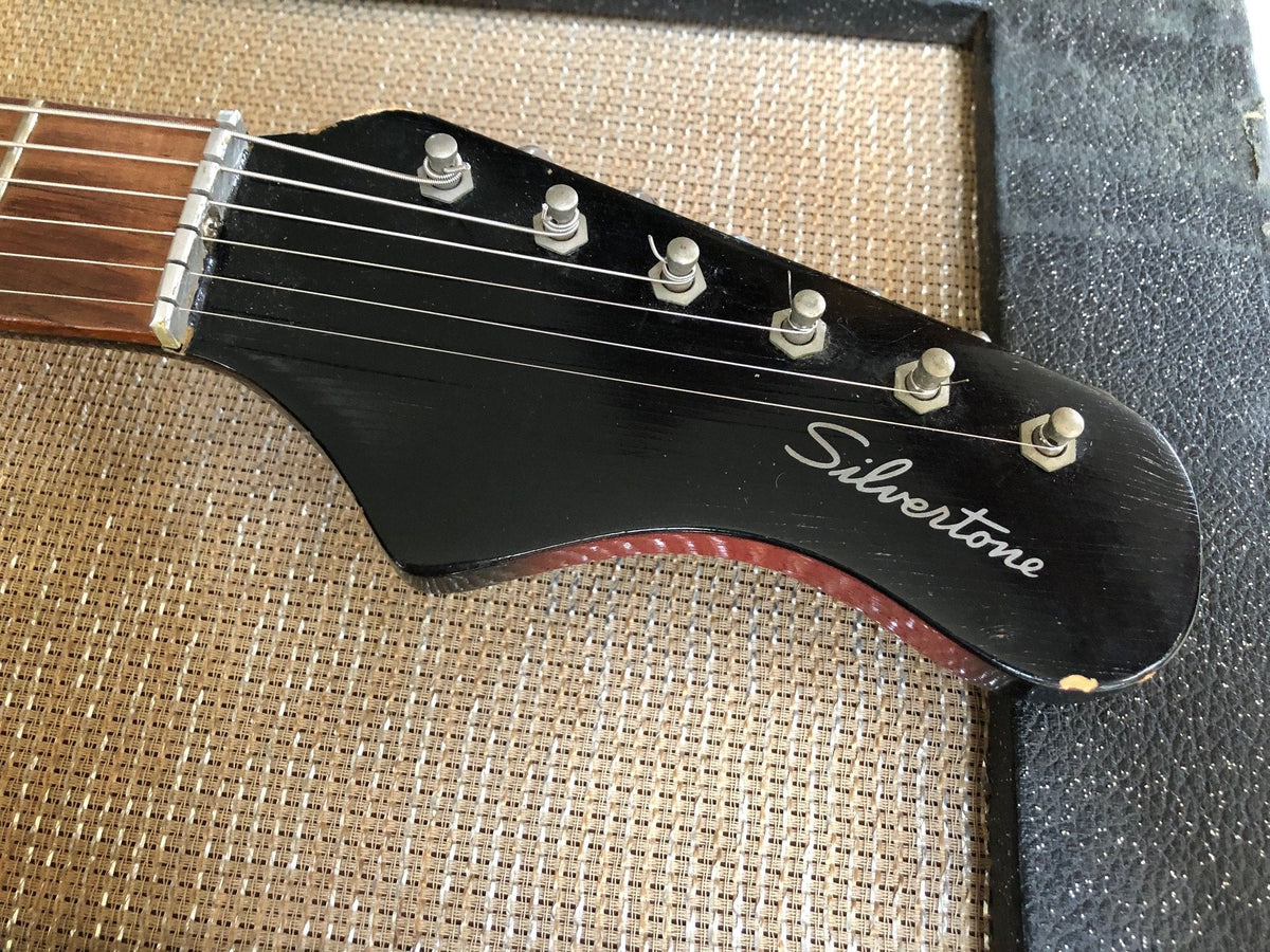 Vintage 1960’s Silvertone 1452 Hornet Guitar in Amp Case