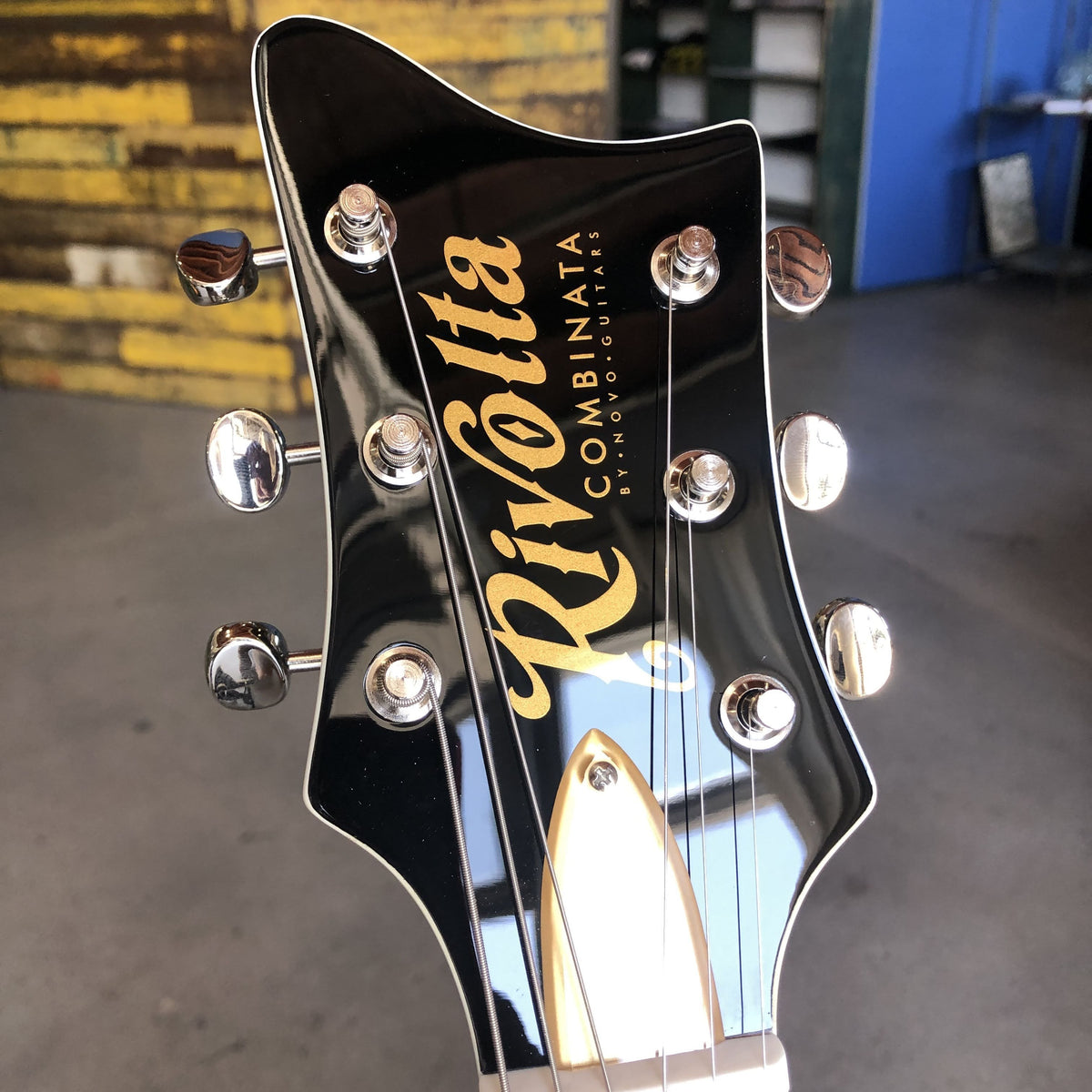 Rivolta Guitars Combinata VII - Toro Black