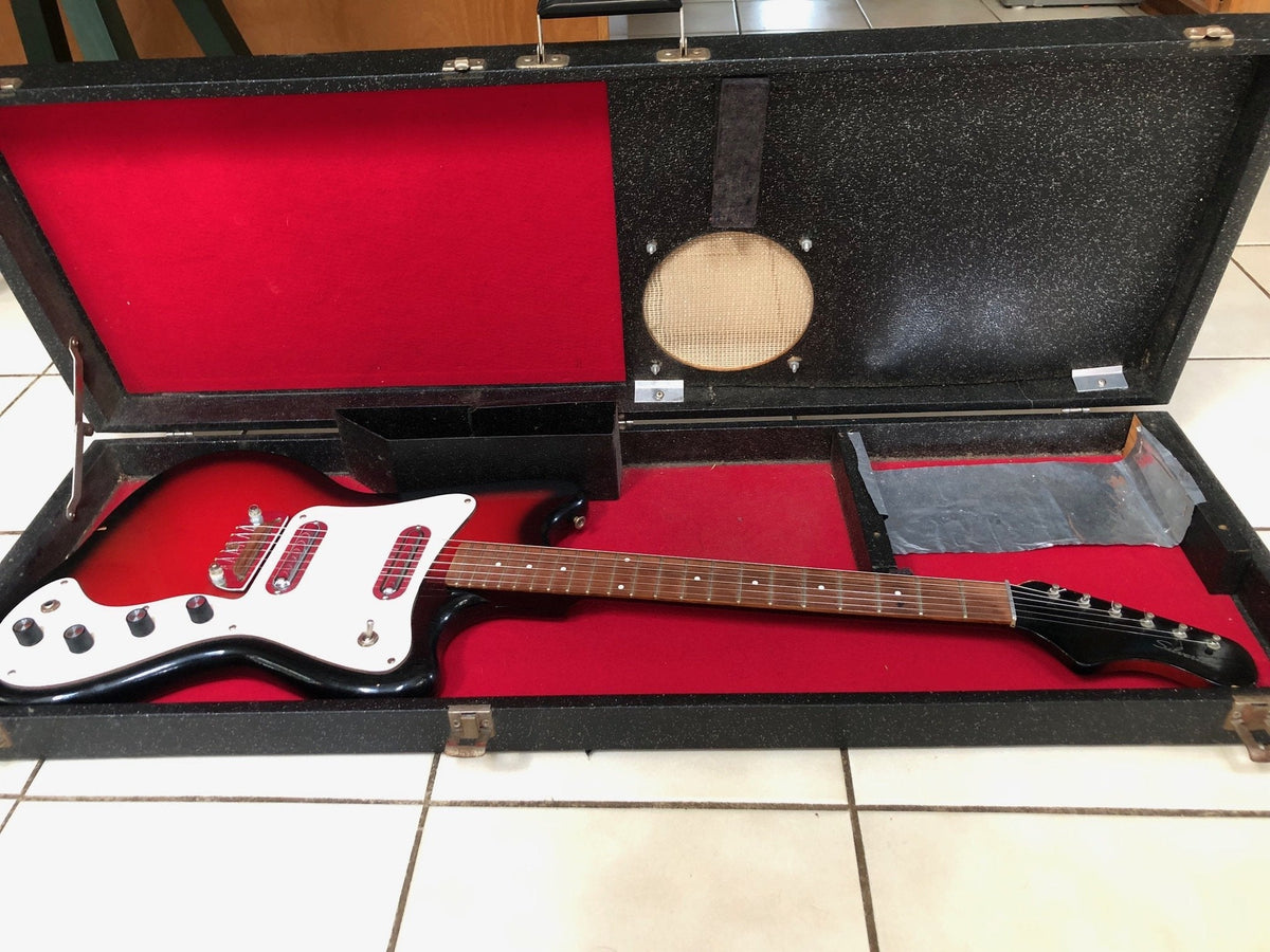 Vintage 1960’s Silvertone 1452 Hornet Guitar in Amp Case