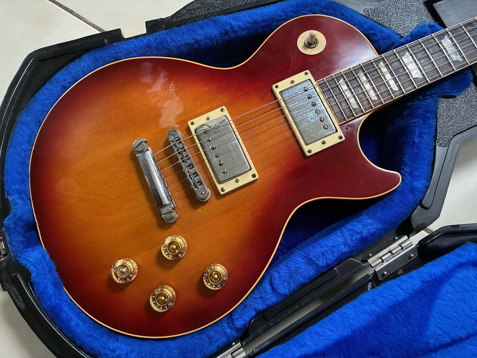 Vintage 1986 Gibson Les Paul Standard Guitar & Case - Sunburst