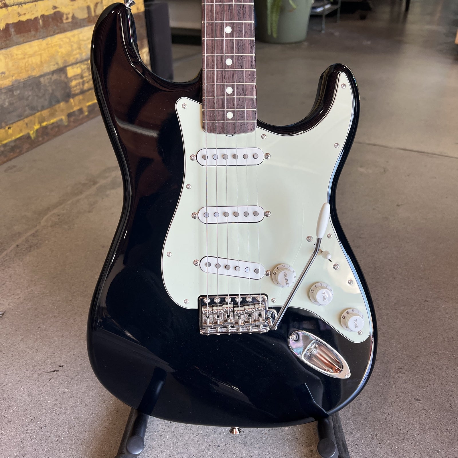 Used Fender MIJ Traditional '60s Stratocaster | Cottonwood Music