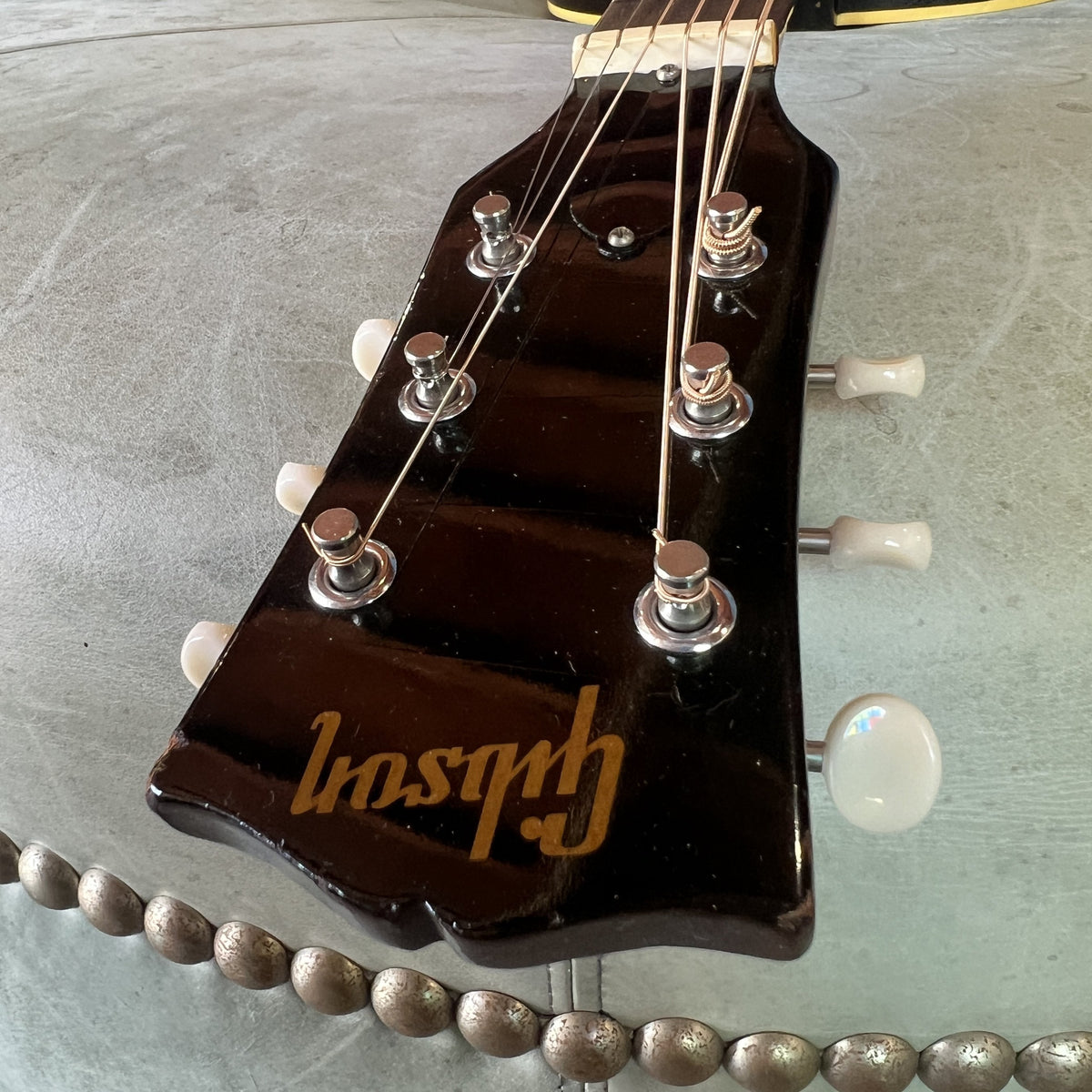 Vintage 1968 Gibson B-25 Acoustic Guitar – Sunburst (Original Case)