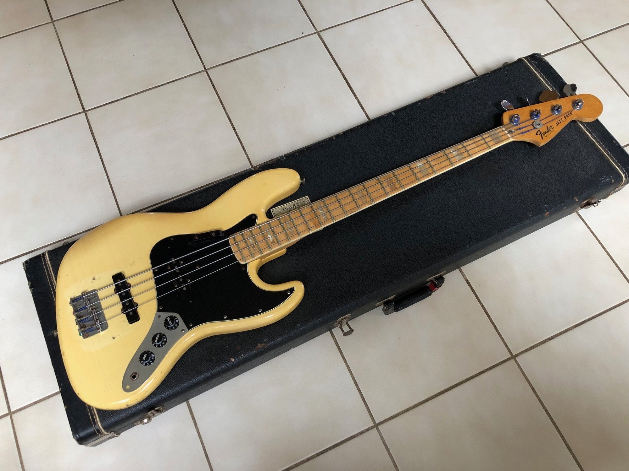 Vintage 1978 Fender Jazz Bass Olympic White with Case