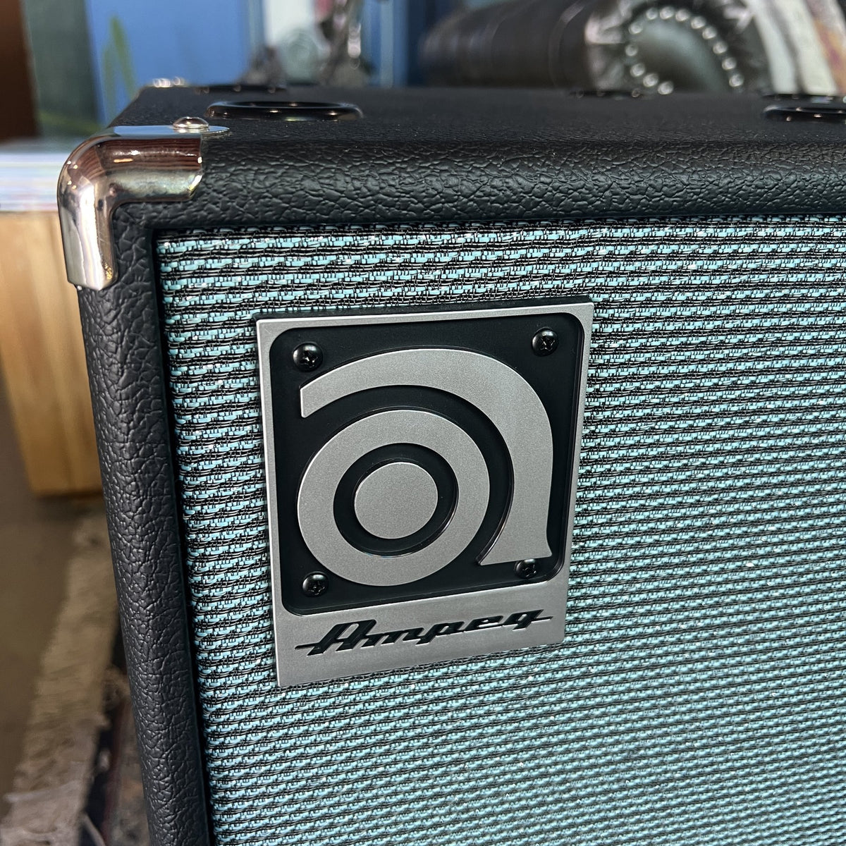 Ampeg SVT-212AV 2x12" 600W Bass Cabinet - Excellent Condition